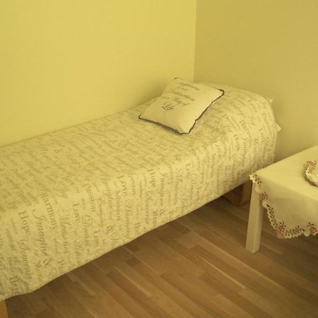 Twin Room With Shared Bathroom Njarthvik Exterior foto