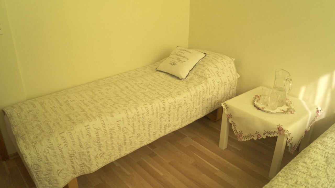 Twin Room With Shared Bathroom Njarthvik Exterior foto